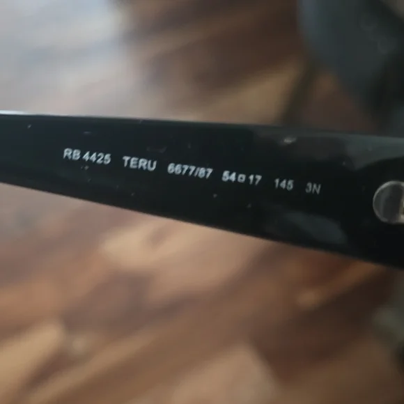 Ray-Ban Sleek Black Sunglasses - Picture 4 of 4